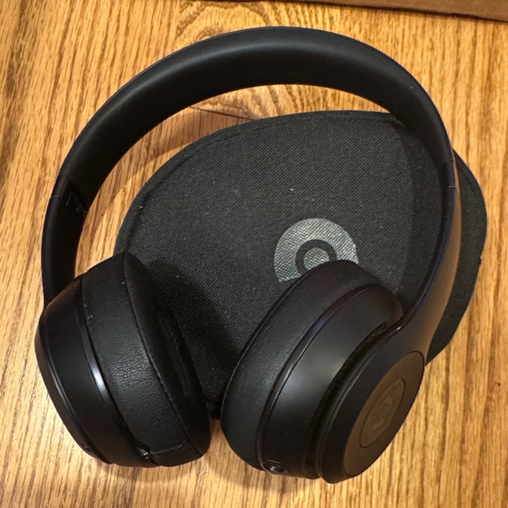 Beats Black Wireless Headphones